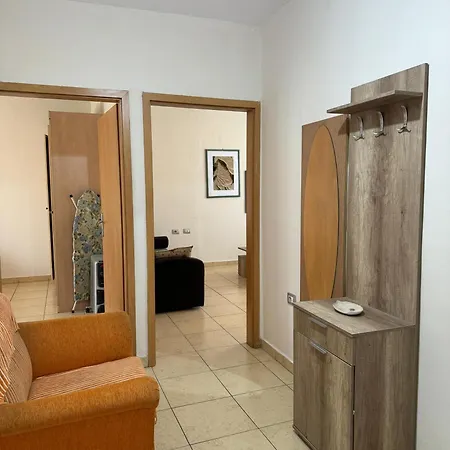Apartment Lirzas *